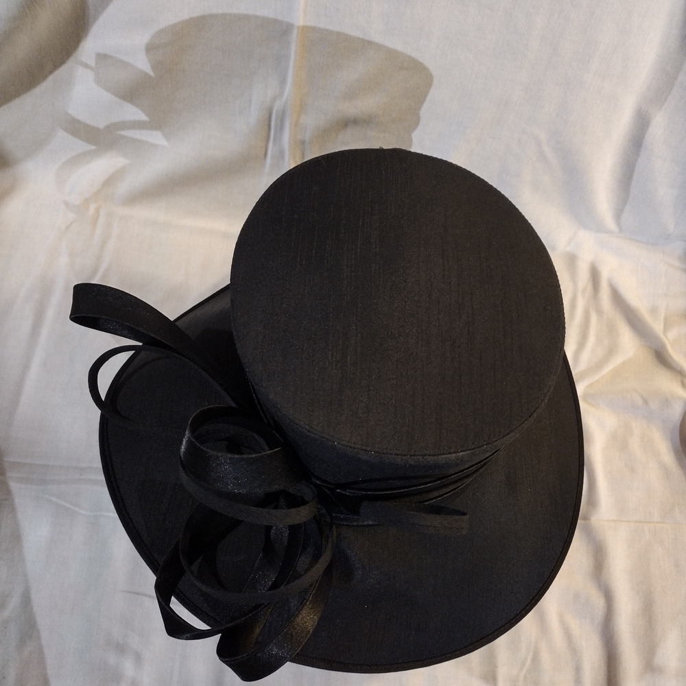VANNI Black Women's Hat with Ribbon Detail - Picture 5 of 9